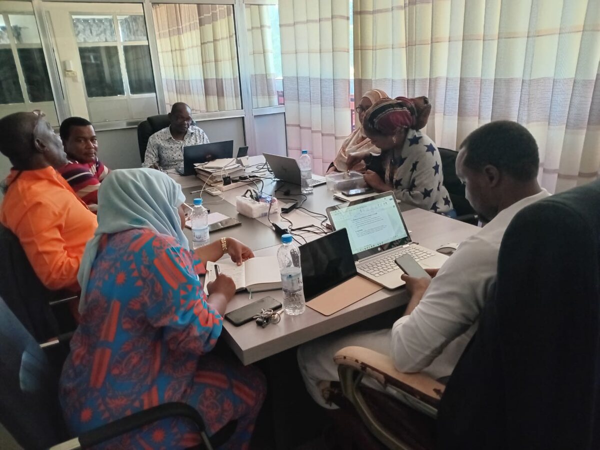 ZFO leadership discussing organisational plans